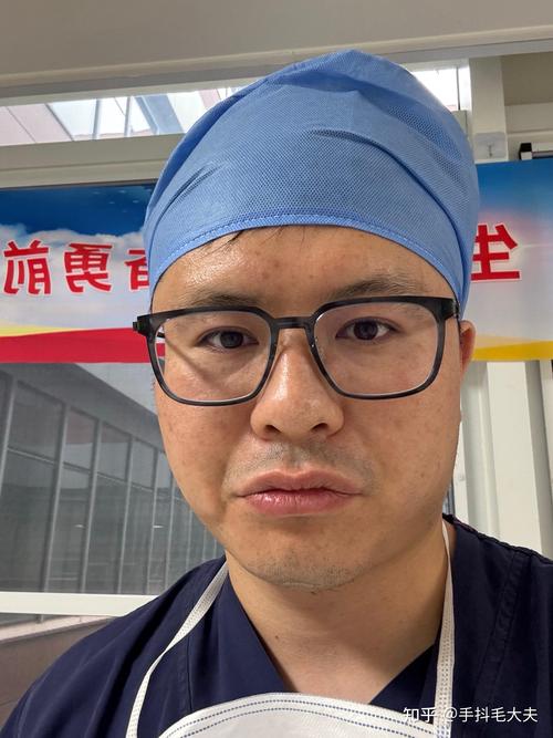 八级钳工毛师傅 的想法: 下午四点半的毛师傅,还有 4 台手术没做,决定